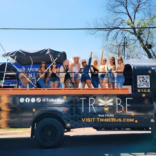 Austin Murals & Mimosas Roofless Party Bus Tour e Photoshoot 3