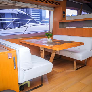 Private Luxury Yacht cruise around Atlantis and Dubai Marina 5