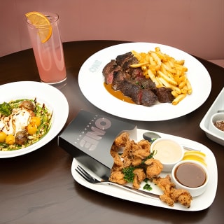Foodie Tour: Virgin Hotel Tour Autoguidato}

 1