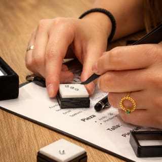 Taller di personalizzazione di gioielli a Madrid - Gioielleria Corsia 4