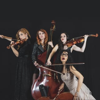 Stradivarias: la banda sonora del humor en Príncipe Pío - OBSOLET 1