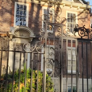 2-Hour Walking Tour Women of Whitechapel 3