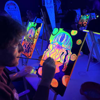 🎨✨ NEÓN&WINE! A Unique Sensorial & Painting Experience! 3