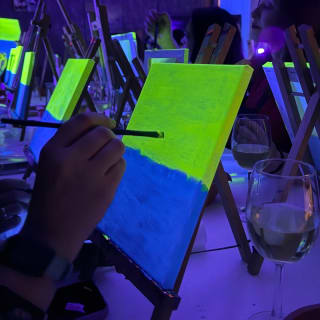 🎨✨ NEÓN&WINE! A Unique Sensorial & Painting Experience! 8