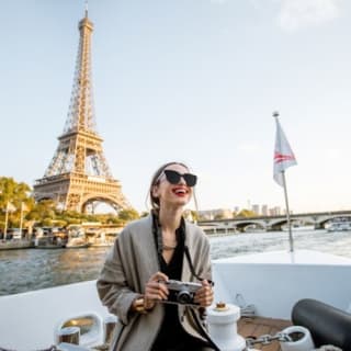 Paris: Geführte Seine-Flusskreuzfahrt mit elektrischem Boot + Fast-Track-Zugang 4