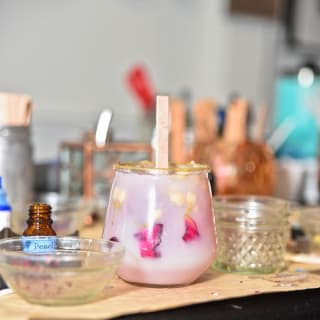 Spring Sip & Smell - Une expérience de fabrication de bougies 7