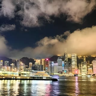 Hong Kong Private Night: yacht, cena e spettacolo di luci (15 persone) 3