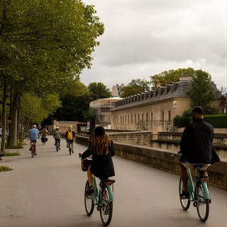 Visite à vélo des monuments de Paris en petit groupe 16