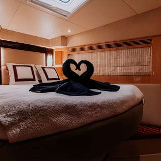 Yacht Trip Dubai : Book 56 ft Premium Yacht up to 21 people 26