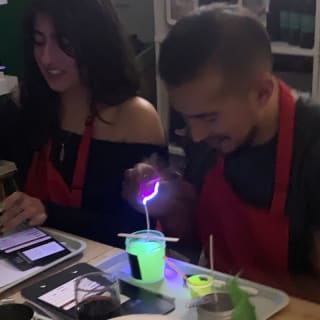 Love After Dark: Clase de fabricación de velas en pareja 4