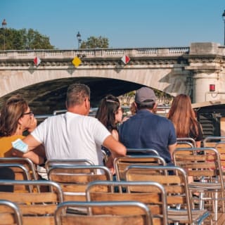 Paris: Geführte Seine-Flusskreuzfahrt mit elektrischem Boot + Fast-Track-Zugang 10