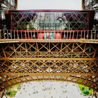 Paris Day Trip with Champagne Lunch on the Eiffel Tower 3