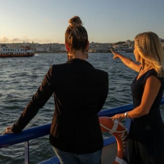 Promenade en bateau sur le Tage au coucher du soleil avec Lisboat 4