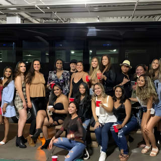 Las Vegas Bar Crawl by Party Bus with Free Drinks 2
