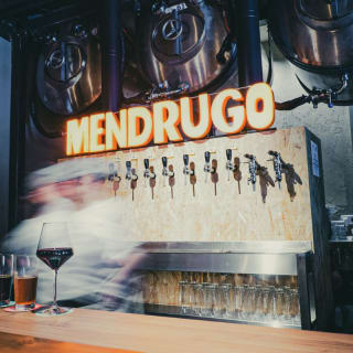 Billar, 2 cervezas artesanas y entrante para compartir en Mendrugo 6