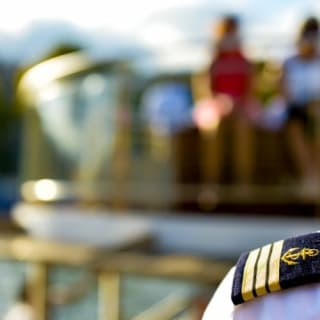 Paris: Geführte Seine-Flusskreuzfahrt mit elektrischem Boot + Fast-Track-Zugang 24