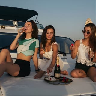 Yacht Trip Dubai : Book 56 ft Premium Yacht up to 21 people 27