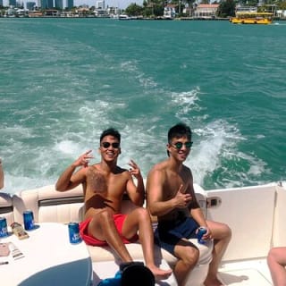 50' Yacht Rental in Miami Beach with Captain and Champagne 4