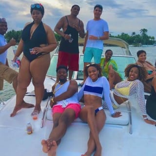 50' Yacht Rental in Miami Beach with Captain and Champagne 5