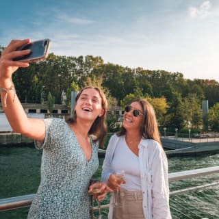 Paris: Geführte Seine-Flusskreuzfahrt mit elektrischem Boot + Fast-Track-Zugang 50