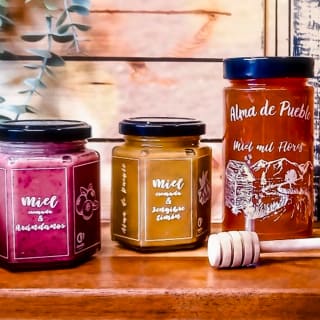 Cata de miel gourmet artesanal y elaboración de vela de cera de abeja 1