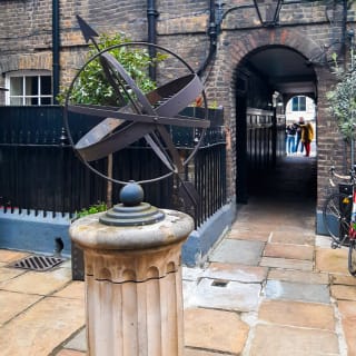 Eine Hälfte des Tages in den versteckten Gassen und Seitengassen Londons 1