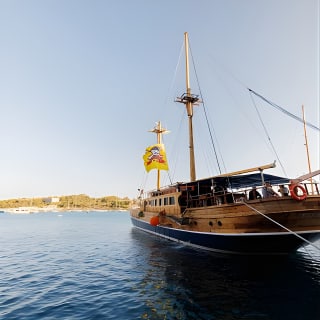 Lazy Pirate Party Boat in Malta 4