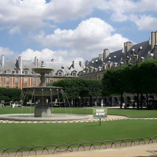 Paris Le Marais Historical Walking Tour with Wine and Cheese Tasting 3