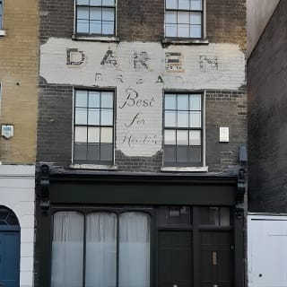 2-Hour Walking Tour Women of Whitechapel 5