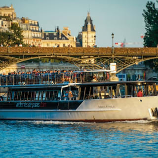 Paris : croisière de nuit sur la Seine avec musique à bord et application d’aide à la prononciation 6