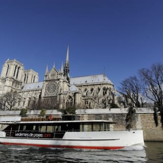 Paris : croisière de nuit sur la Seine avec musique à bord et application d’aide à la prononciation 7