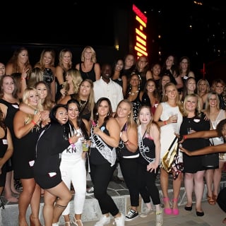 Las Vegas Bar Crawl by Party Bus with Free Drinks 4