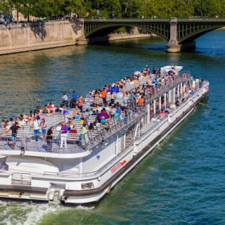 Bateaux Mouches in Paris 3