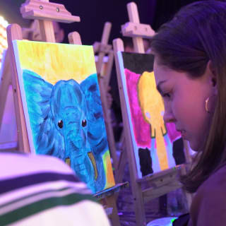 Vi8ra Madrid (immersive Painting Experience with Music and Unlimited Wine) 4