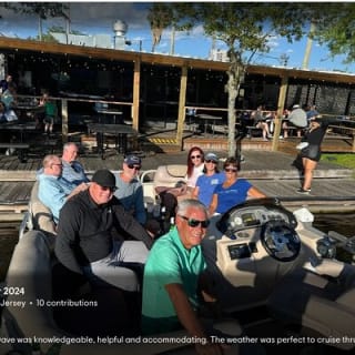 Pontoon Pub Crawl, visita in barca a 5 pub/ristoranti sul lago 1