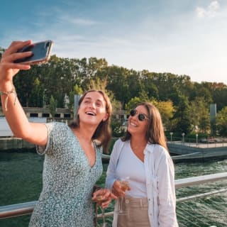 Paris : croisière de nuit sur la Seine avec musique à bord et application d’aide à la prononciation 16