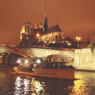 Paris : croisière de nuit sur la Seine avec musique à bord et application d’aide à la prononciation 17