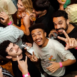 Lagos Pub Crawl: bebidas, jogos e entrada VIP 5