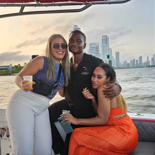 Cartagena:Sunset boat party Caribbean restaurant and Gethsemane tour 3