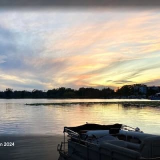 Pontoon Pub Crawl, visita in barca a 5 pub/ristoranti sul lago 8