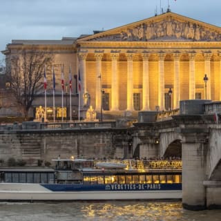 Paris : croisière de nuit sur la Seine avec musique à bord et application d’aide à la prononciation 30