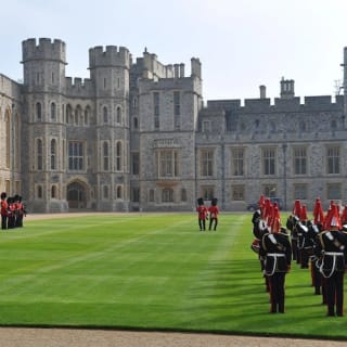 Castillo de Windsor: Excursión de medio día desde Londres con entrada incluida 4
