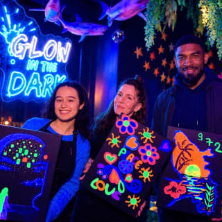 Glow in the Dark: The UV Painting Experience in Paris 8