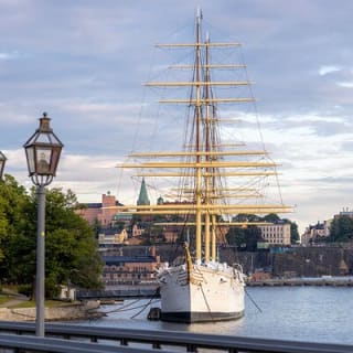 Golden hour photo walk in the heart of Stockholm 14