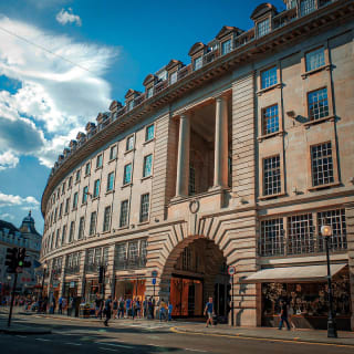 Mayfair Exploration Game, London City Mystery Walk with pub/cafe stops 3