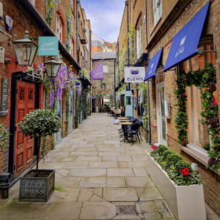 Mayfair Exploration Game, London City Mystery Walk with pub/cafe stops 5