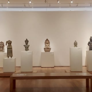 The Art Institute of Chicago: Skip-The-Line & Semi-Private Tour 9