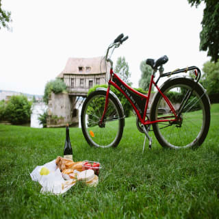 Desde París: Visita en bicicleta sin esperas a los Jardines de Monet y Giverny con parada para picnic en el mercado 5