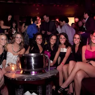 Las Vegas Bar Crawl by Party Bus with Free Drinks 7