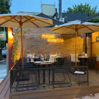 Wine Flight "Whites Beyond Chardonnay" - Miya Wine Bar Moema 4